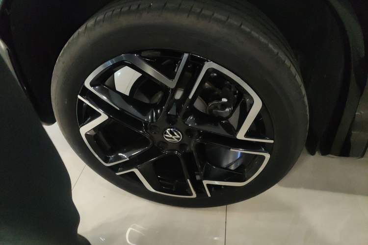 Used Volkswagen Tayron 2025 Tiguan L 380TSI 4Motion Luxury Easy Package Right Rear Wheel Hub