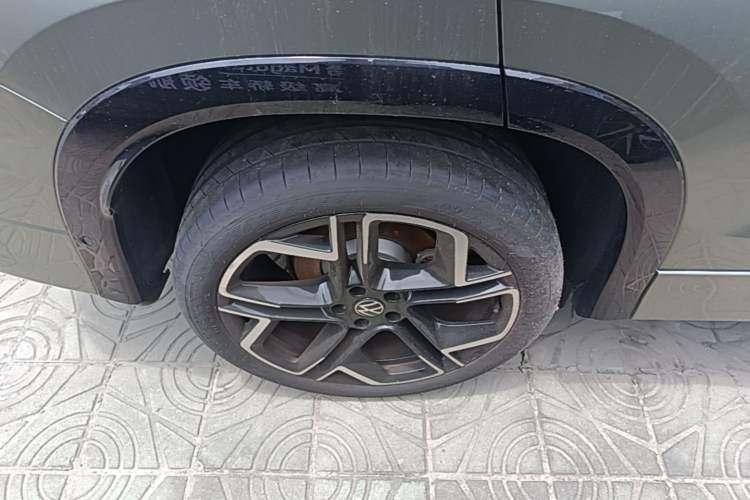 Used Volkswagen Tayron 2025 Tiguan L 380TSI 4Motion Luxury Easy Package Right Rear Wheel Hub