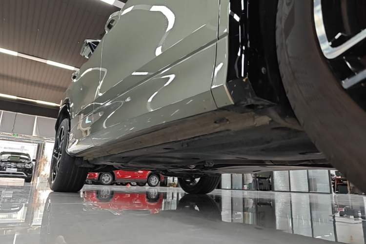 Used Volkswagen Tayron 2025 Tiguan L 380TSI 4Motion Luxury Easy Package Right Side Sill