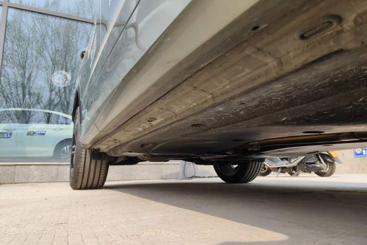 Used Volkswagen Tayron 2025 Tiguan L 380TSI 4Motion Luxury Easy Package Right Side Sill