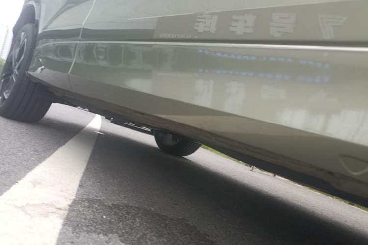 Used Volkswagen Tayron 2025 Tiguan L 380TSI 4Motion Luxury Right Side Sill