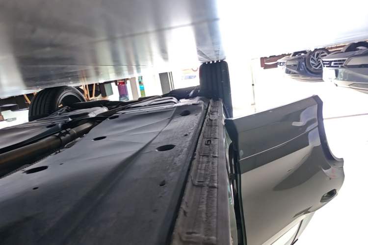 Used Volkswagen Tayron 2025 Tiguan L 380TSI 4Motion Luxury Easy Package Right Side Sill