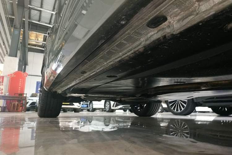 Used Volkswagen Tayron 2025 Tiguan L 380TSI 4Motion Luxury Easy Package Right Side Sill