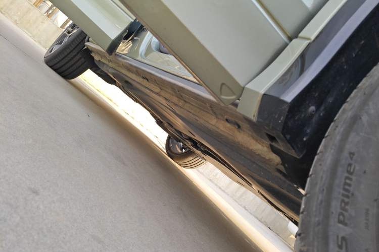 Used Volkswagen Tayron 2025 Tiguan L 380TSI 4Motion Luxury Easy Package Right Side Sill
