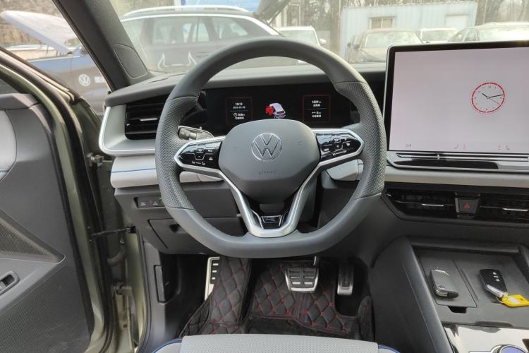Used Volkswagen Tayron 2025 Tiguan L 380TSI 4Motion Luxury Easy Package Steering Wheel