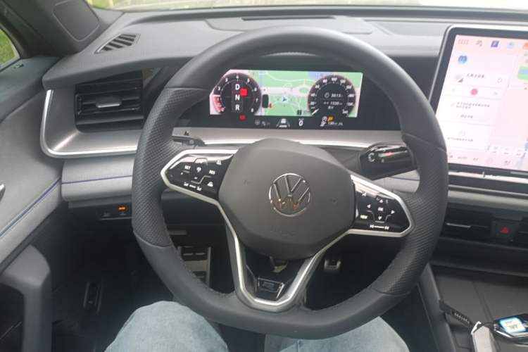 Used Volkswagen Tayron 2025 Tiguan L 380TSI 4Motion Luxury Steering Wheel
