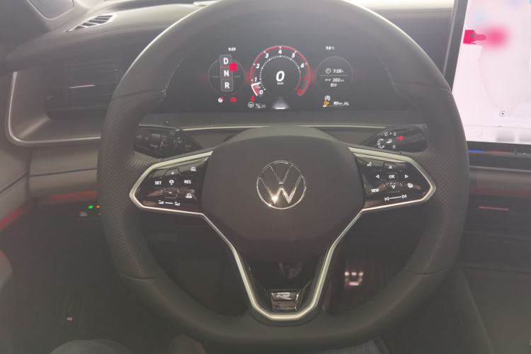 Used Volkswagen Tayron 2025 Tiguan L 380TSI 4Motion Luxury Easy Package Steering Wheel