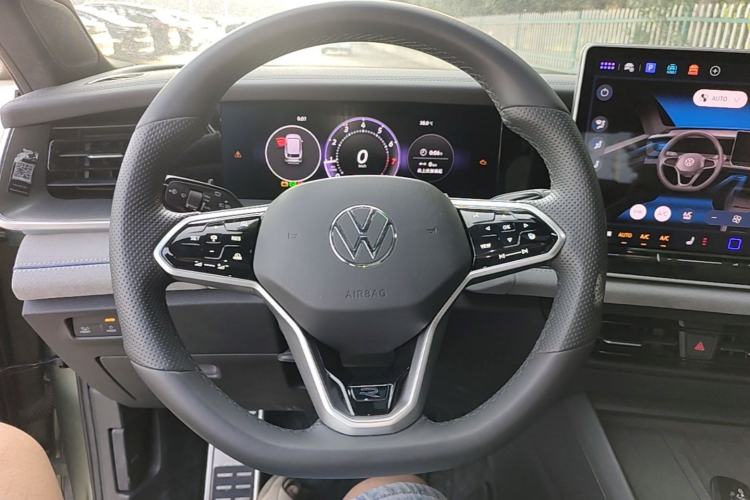 Used Volkswagen Tayron 2025 Tiguan L 380TSI 4Motion Luxury Easy Package Steering Wheel