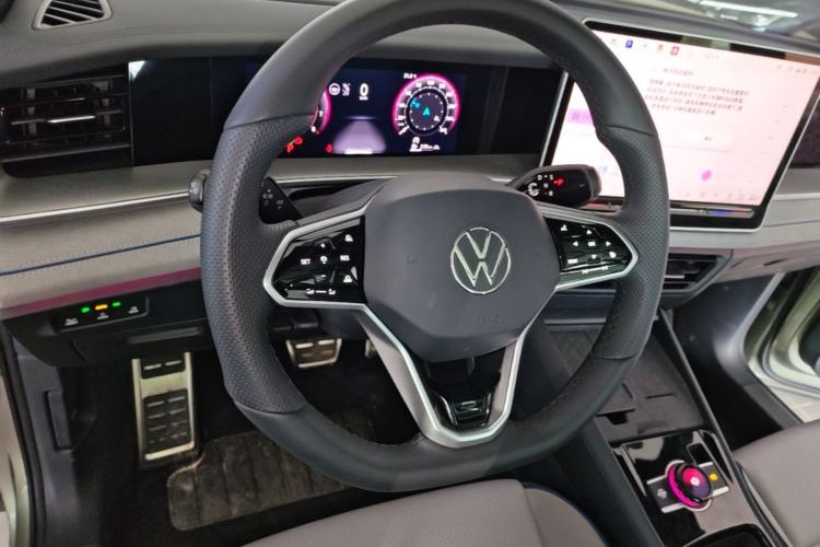 Used Volkswagen Tayron 2025 Tiguan L 380TSI 4Motion Luxury Easy Package Steering Wheel