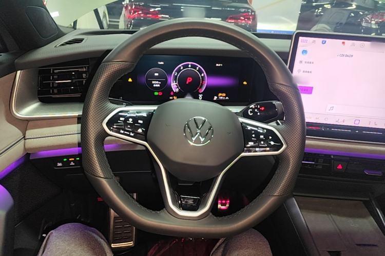 Used Volkswagen Tayron 2025 Tiguan L 380TSI 4Motion Luxury Easy Package Steering Wheel