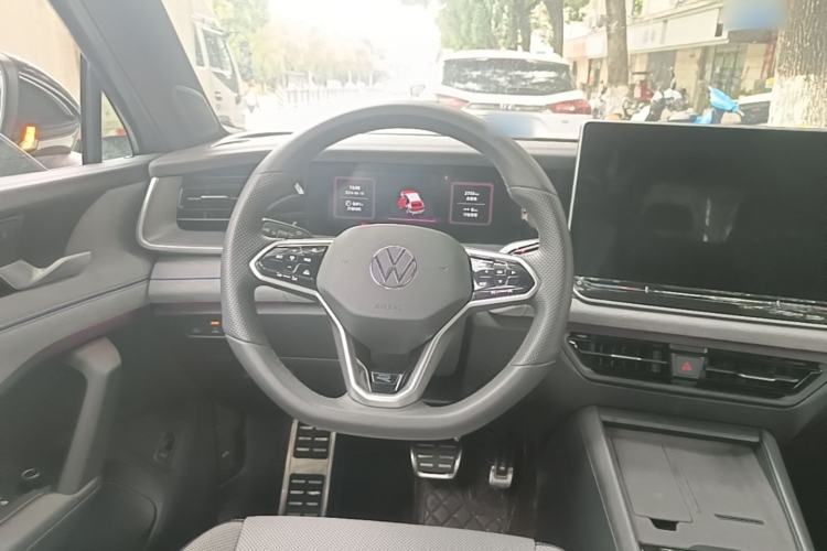 Used Volkswagen Tayron 2025 Tiguan L 380TSI 4Motion Luxury Easy Package Steering Wheel