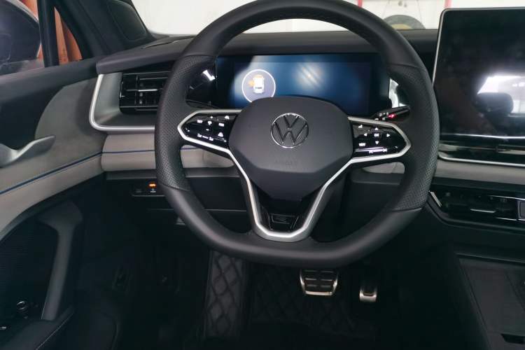 Used Volkswagen Tayron 2025 Tiguan L 380TSI 4Motion Luxury Steering Wheel
