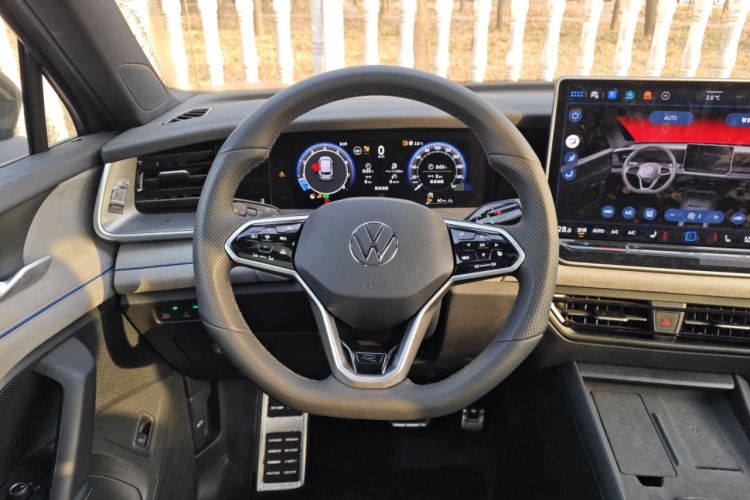 Used Volkswagen Tayron 2025 Tiguan L 380TSI 4Motion Luxury Easy Package Steering Wheel