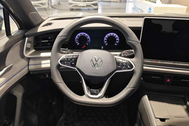 Used Volkswagen Tayron 2025 Tiguan L 380TSI 4Motion Luxury Easy Package Steering Wheel