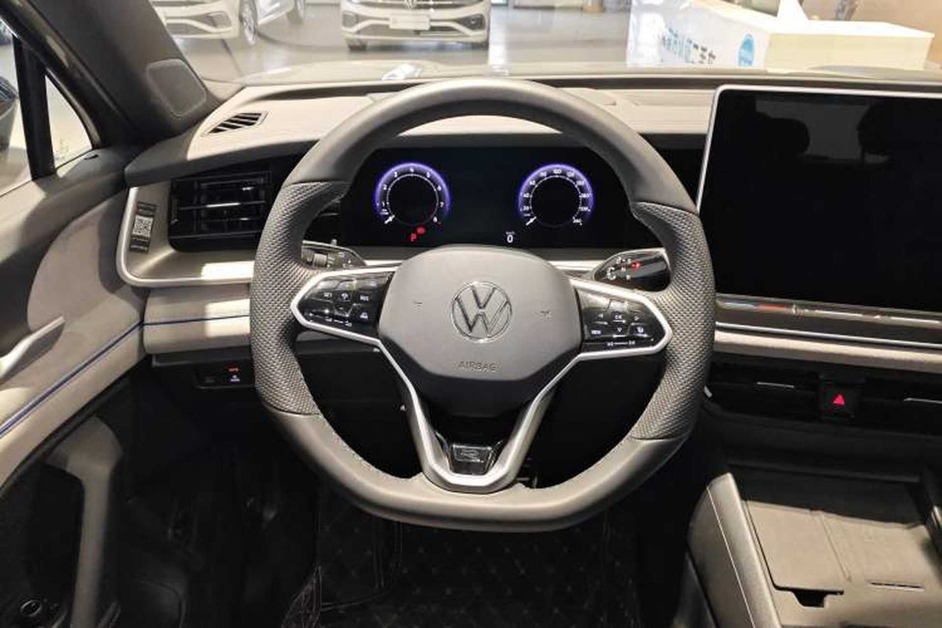 Used Volkswagen Tayron 2025 Tiguan L 380TSI 4Motion Luxury Easy Package Steering Wheel