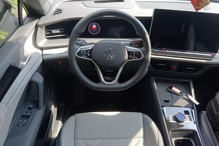 Used Volkswagen Tayron 2025 Tiguan L 380TSI 4Motion Luxury Easy Package Steering Wheel