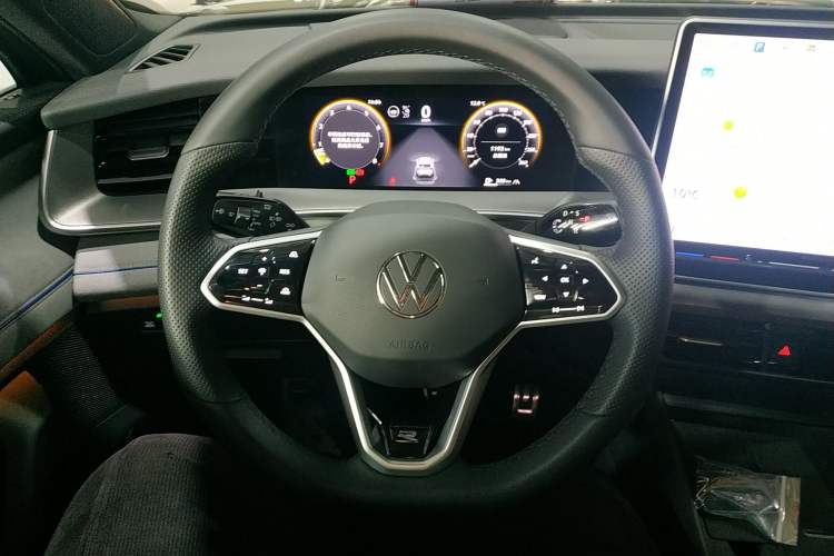 Used Volkswagen Tayron 2025 Tiguan L 380TSI 4Motion Luxury Easy Package Steering Wheel