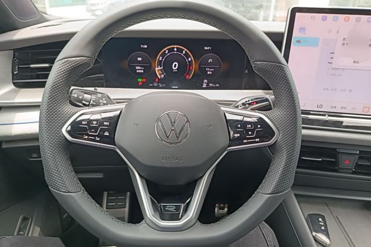 Used Volkswagen Tayron 2025 Tiguan L 380TSI 4Motion Luxury Easy Package Steering Wheel
