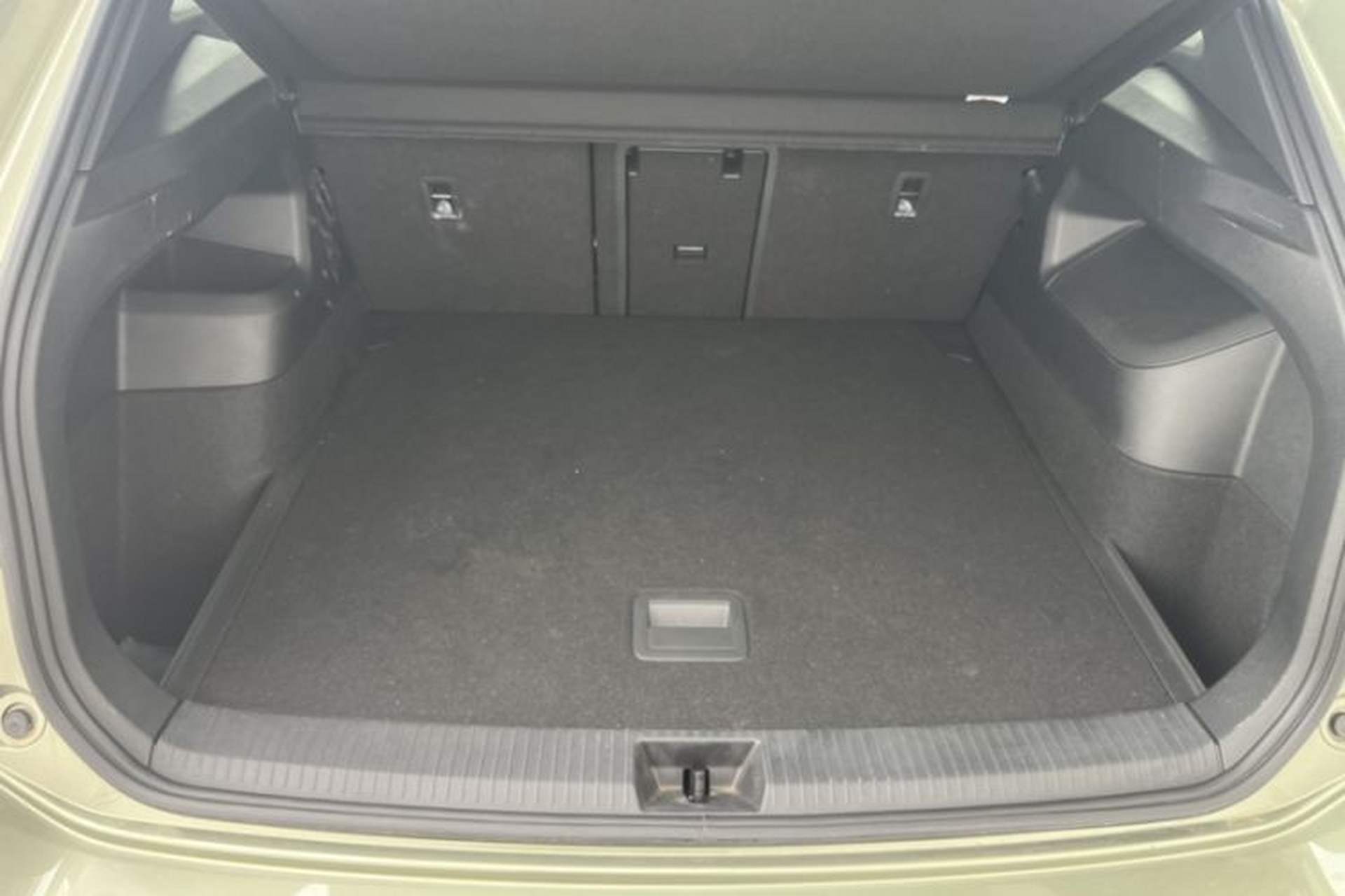 Used Volkswagen Tayron 2025 Tiguan L 380TSI 4Motion Luxury Easy Package Trunk