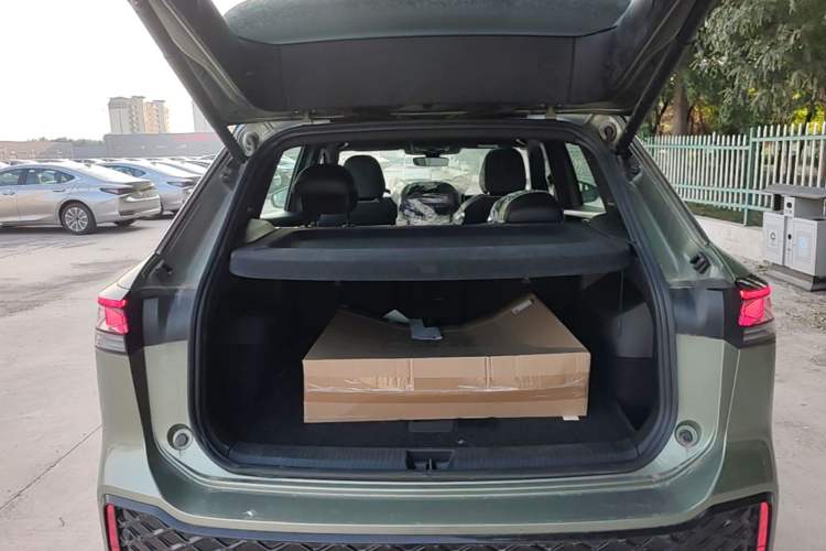 Used Volkswagen Tayron 2025 Tiguan L 380TSI 4Motion Luxury Easy Package Trunk