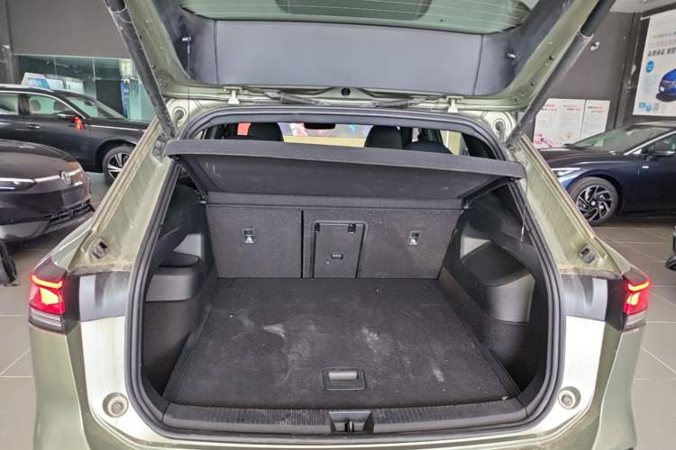 Used Volkswagen Tayron 2025 Tiguan L 380TSI 4Motion Luxury Easy Package Trunk