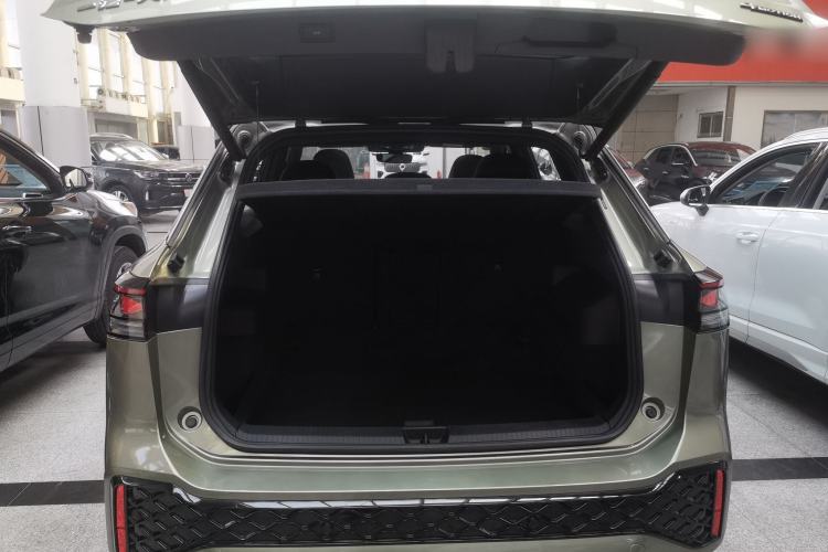 Used Volkswagen Tayron 2025 Tiguan L 380TSI 4Motion Luxury Easy Package Trunk