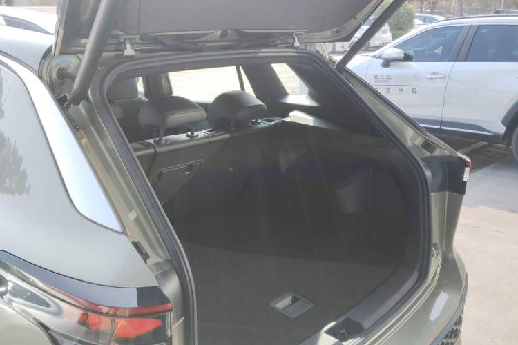 Used Volkswagen Tayron 2025 Tiguan L 380TSI 4Motion Luxury Easy Package Trunk