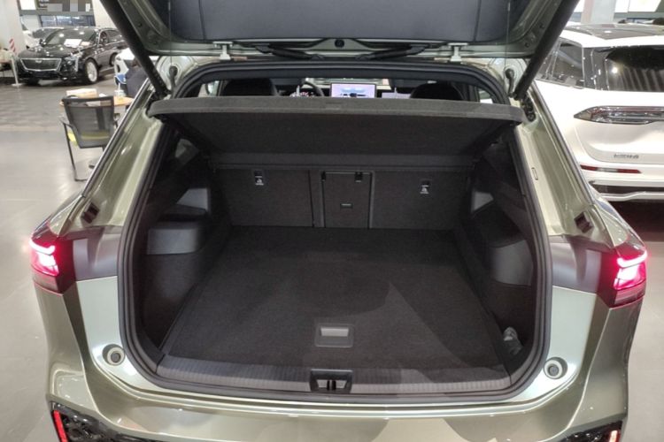 Used Volkswagen Tayron 2025 Tiguan L 380TSI 4Motion Luxury Easy Package Trunk
