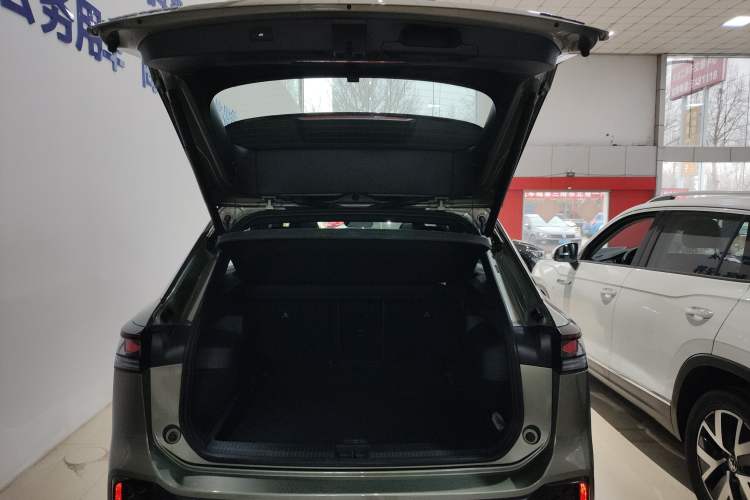 Used Volkswagen Tayron 2025 Tiguan L 380TSI 4Motion Luxury Trunk