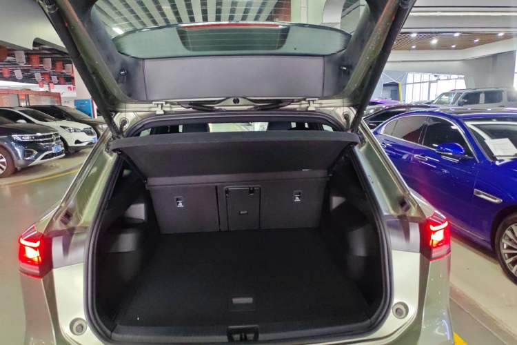 Used Volkswagen Tayron 2025 Tiguan L 380TSI 4Motion Luxury Easy Package Trunk