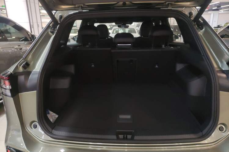 Used Volkswagen Tayron 2025 Tiguan L 380TSI 4Motion Luxury Easy Package Trunk