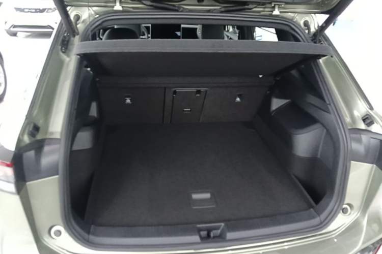 Used Volkswagen Tayron 2025 Tiguan L 380TSI 4Motion Luxury Trunk