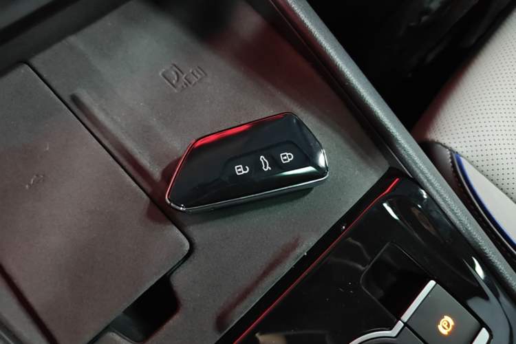 Used Volkswagen Tayron 2025 Tiguan L 380TSI 4Motion Luxury Easy Package Vehicle Key