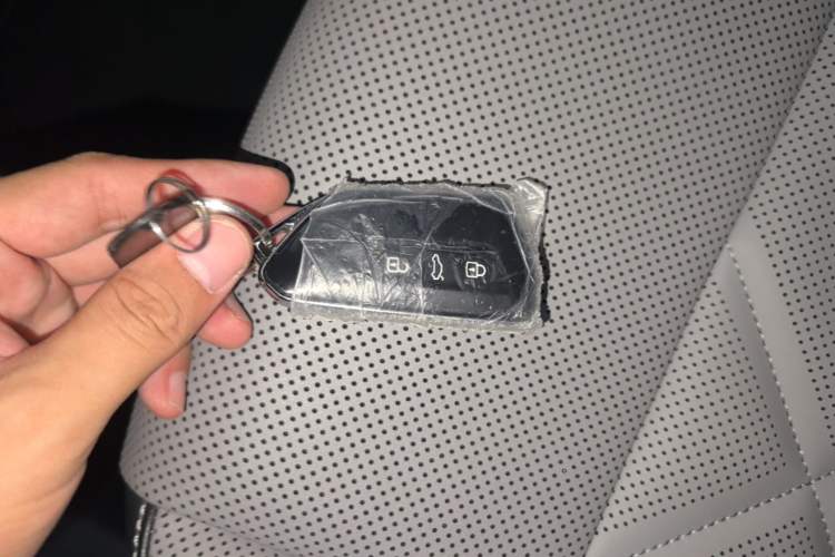 Used Volkswagen Tayron 2025 Tiguan L 380TSI 4Motion Luxury Vehicle Key
