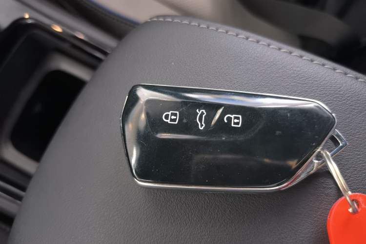 Used Volkswagen Tayron 2025 Tiguan L 380TSI 4Motion Luxury Easy Package Vehicle Key