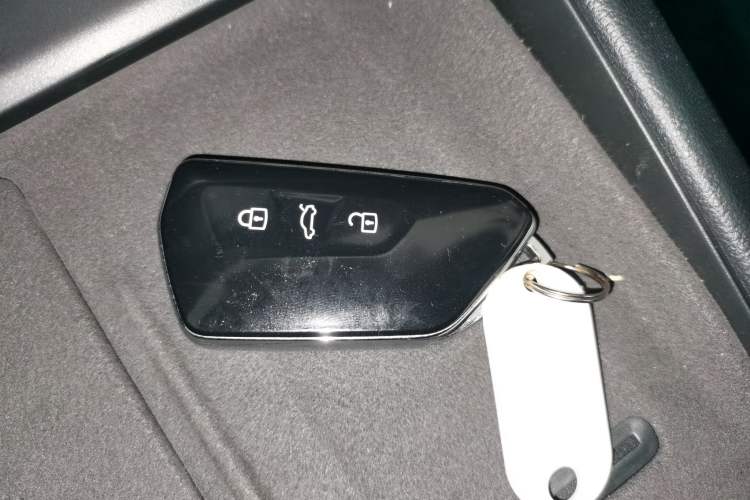 Used Volkswagen Tayron 2025 Tiguan L 380TSI 4Motion Luxury Vehicle Key