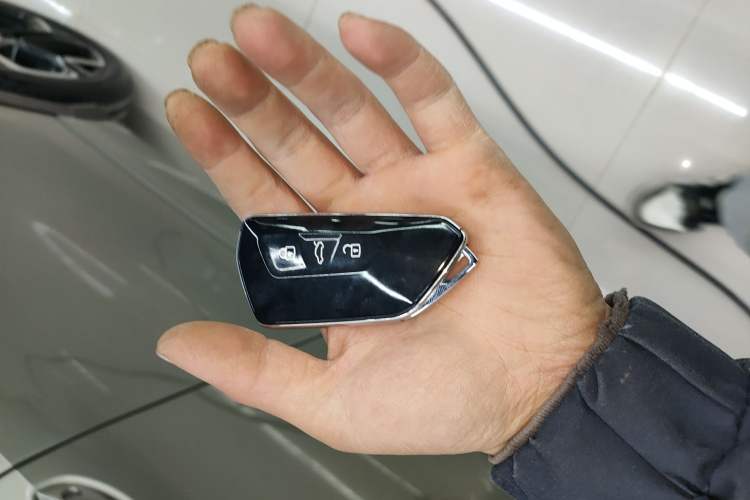 Used Volkswagen Tayron 2025 Tiguan L 380TSI 4Motion Luxury Easy Package Vehicle Key