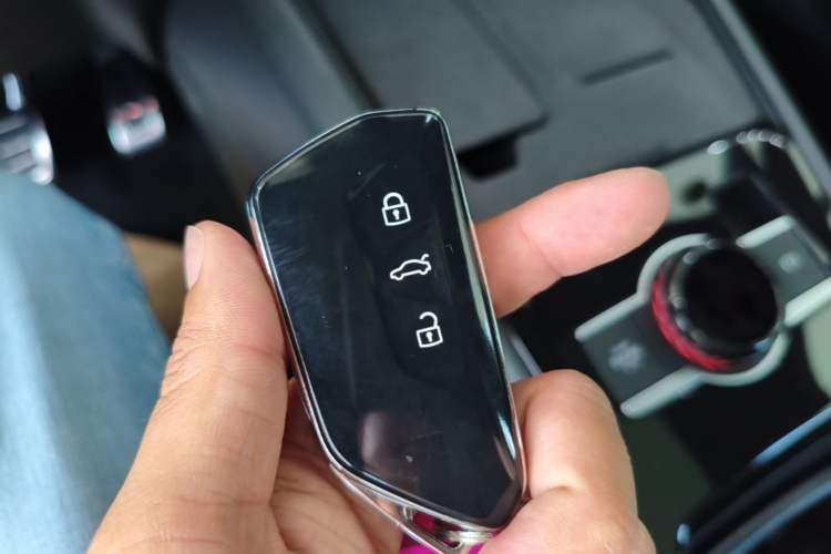Used Volkswagen Tayron 2025 Tiguan L 380TSI 4Motion Luxury Vehicle Key