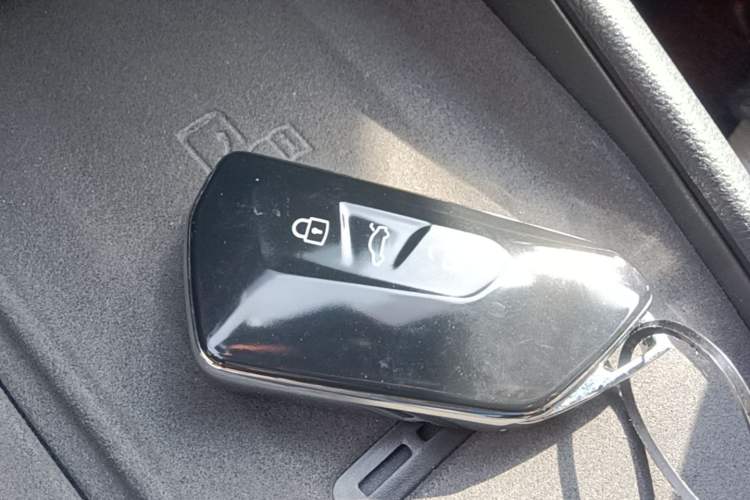 Used Volkswagen Tayron 2025 Tiguan L 380TSI 4Motion Luxury Easy Package Vehicle Key