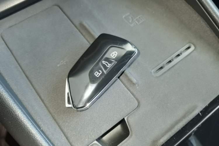 Used Volkswagen Tayron 2025 Tiguan L 380TSI 4Motion Luxury Easy Package Vehicle Key