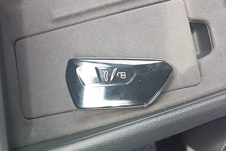 Used Volkswagen Tayron 2025 Tiguan L 380TSI 4Motion Luxury Easy Package Vehicle Key
