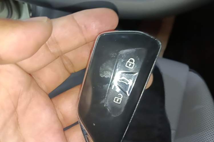 Used Volkswagen Tayron 2025 Tiguan L 380TSI 4Motion Luxury Vehicle Key