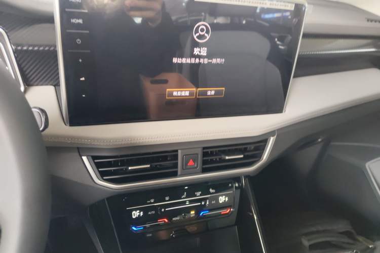 Used Volkswagen Tayron 2025 Facelifted Model, Popular Version, 300TSI Audio And AC Panel