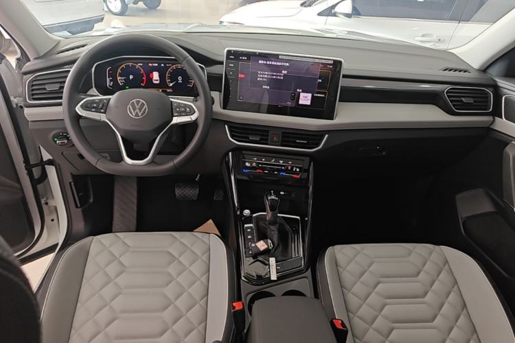 Used Volkswagen Tayron 2025 Facelifted Model, Popular Version, 300TSI Center Console