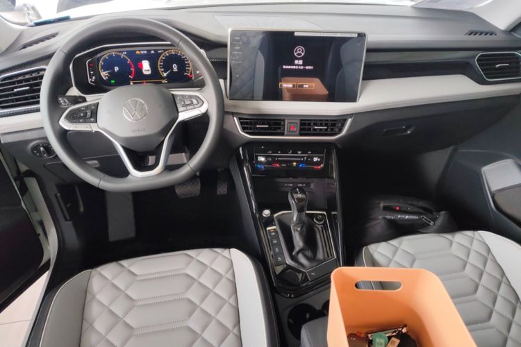 Used Volkswagen Tayron 2025 Facelifted Model, Popular Version, 300TSI Center Console
