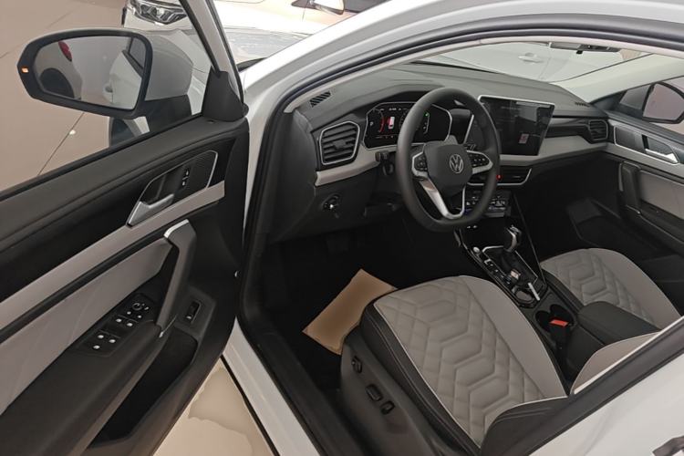 Used Volkswagen Tayron 2025 Facelifted Model, Popular Version, 300TSI Driver Seat