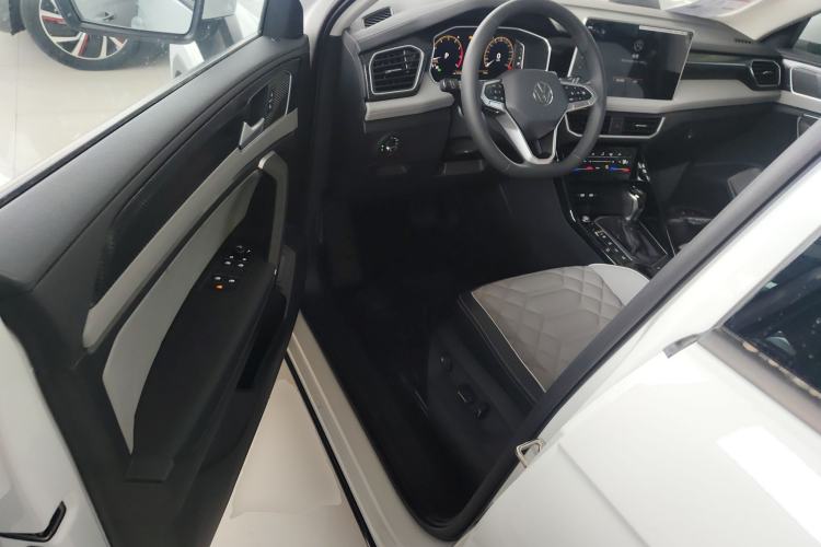 Used Volkswagen Tayron 2025 Facelifted Model, Popular Version, 300TSI Driver Seat