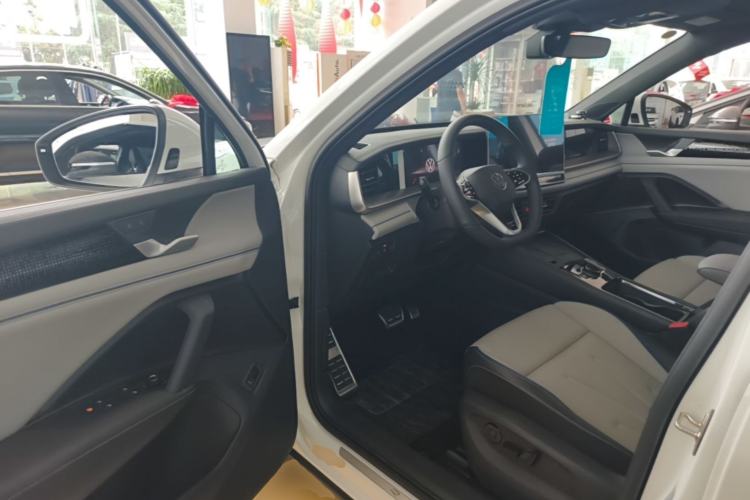 Used Volkswagen Tayron 2025 Tharu L 330TSI Two-Wheel Drive Elite City Package Driver Seat