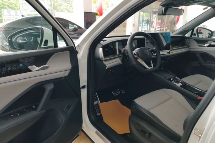 Used Volkswagen Tayron 2025 Tharu L 330TSI Two-Wheel Drive Elite City Package Driver Seat