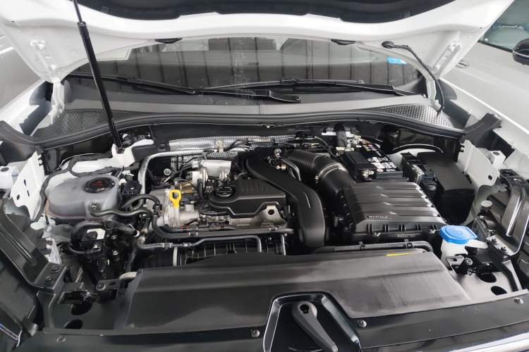 Used Volkswagen Tayron 2025 Facelifted Model, Popular Version, 300TSI Engine Bay